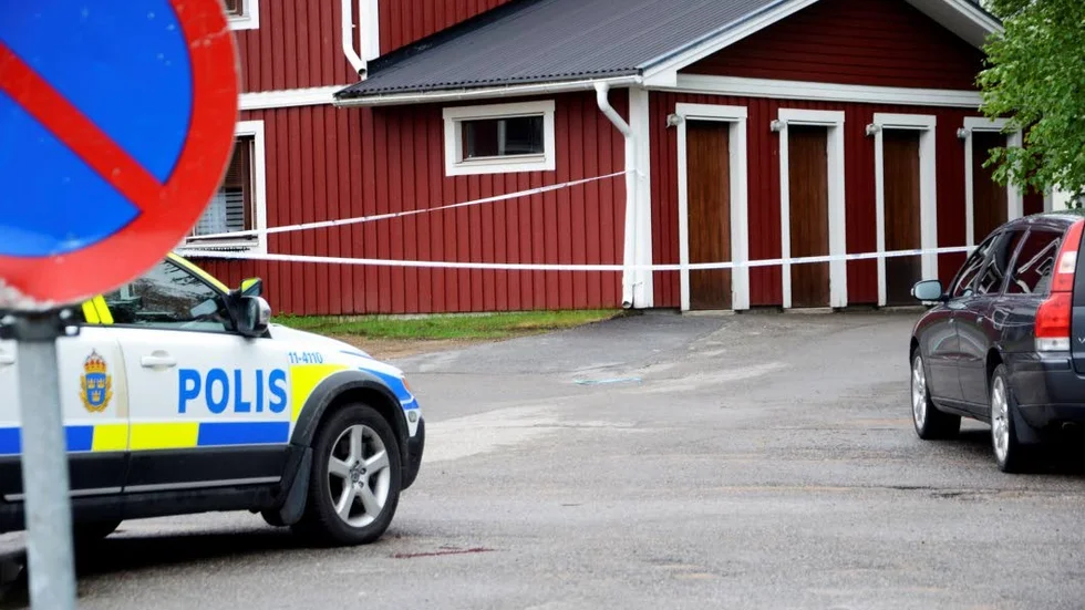 Dämpad stämning. På söndagsförmiddagen var det lugnt och stilla i bostadsområdet i centrala Pajala, samtidigt som utredningen och den tekniska undersökningen pågår.