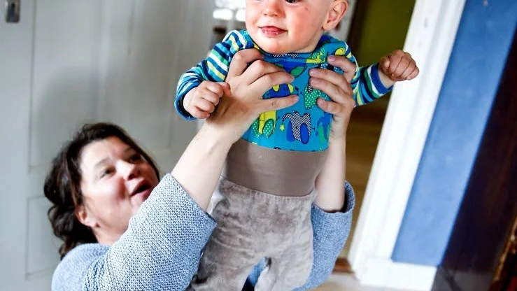 Åsa Lindstrand födde Nils hemma på golvet i Randijaur.