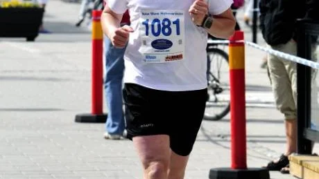 STARK. Plannja Baskets tränare Mattias Kenttä har blivit retad av spelarna i laget för att han tränat inför loppet. Men hans personrekord skrattar nog ingen åt.