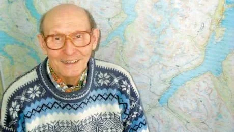 SKRIVER OM TVÅNGSFÖRFLYTTNINGAR. Lars J. Walkeapää berättar om tvångsförflyttningarna av samer, den senaste  ägde rum 1944, i sin bok som ges ut av universitetet i Tromsö.