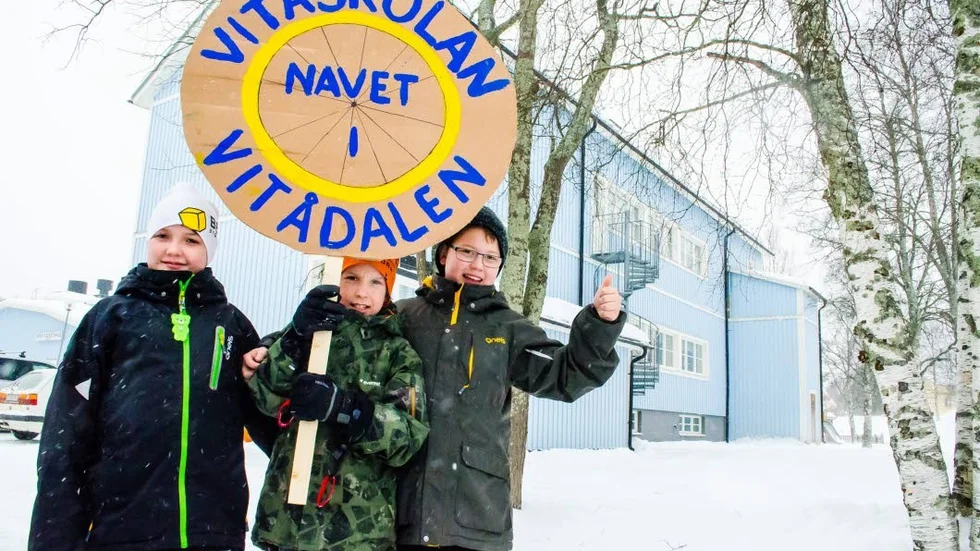 Ingen friskola? Eleverna Robin Storelv Karlsen, Gustav Säthergren, André Storelv Karlsen gläds åt att deras skola räddas. Och om kommunen ändrar kan det bli friskola.