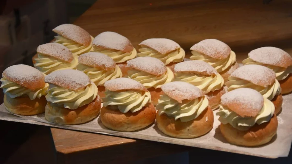 Råvaror. En klassisk semla.
