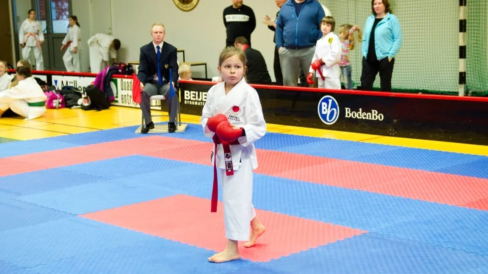 Framgångsrik. Stella Nyberg, Luleå Shotokan klubb, tog både silver och guld under BD open 2016 i Boden.