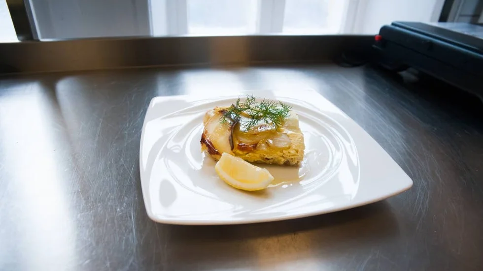 Ekologiskt. Laxlåda med potatis och skirat smör. Allt är ekologiskt på menyn.