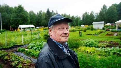 STOR GLÄDJE. "Jag har alltid älskat naturen och har fiskat, plockat bär och vandrat hela livet. Det är en stor glädje att vara här ute", säger Anders Öström.