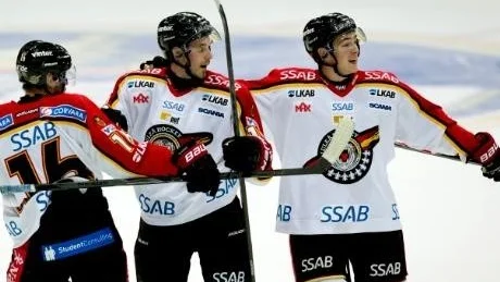 Luleås Johan Fransson jublar efter 0-1 målet i tisdagens SHL hockeymatch mellan Frölunda och Luleå i Scandinavium i Göteborg.