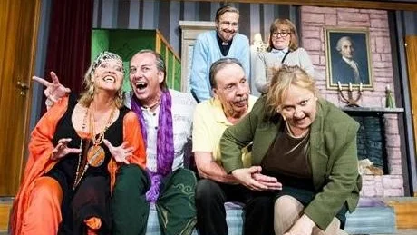 PÅ BETTET. Carina Lidbom, Andreas Nilsson, Janne Carlsson, Pernilla Parszyk, Tomas Åhnstrand och Pernilla Wahlgren medverkar i produktionen.