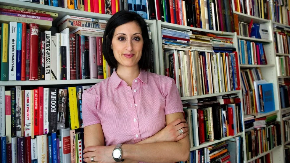 Textförfattare. Nisha Besara, vd för teaterinstitutionen Unga Klara i Stockholm, har skrivit en text som ingår i antologin "Sverige – en (o)besvarad kärlekshistoria".