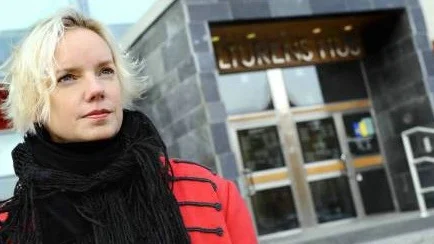 SJUNGER MUSIKAL. För första gången i sitt liv tar Karin Paulin Ek plats framför en så stor orkester som Luleå Orkesterförening. "Det är som att hoppa på ett tåg, det går inte att småändra när man väl börjat köra", säger hon. Foto: EIJA DUNDER