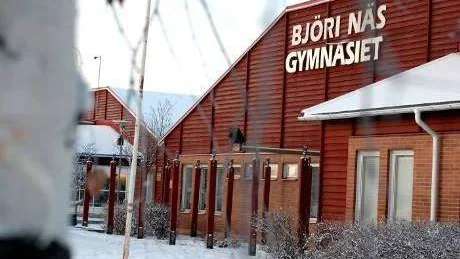 BESVÄRLIG ARBETSSITUATION. Arbetsmiljön på det program där den nu polisanmälda eleven går beskrivs som mycket dålig. Nu har hela personalstyrkan på programmet sjukskrivit sig.