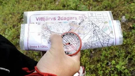 två dagar. Tävlingen kallas för Vittjärvs 2-dagars och är Vittjärvs IK:s motsvarighet till O-ringen som avgörs under fem dagar. Foto: Mats Bengtsson
