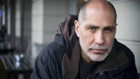 TAR STÄLLNING. Guillermo Arriaga har gjort sig känd som manusförfattare till filmer som hyllats över hela världen. "Babel", "21 gram" och "Älskade hundar" är några av dem.