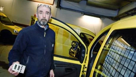 MINIMITEMP. I tisdags uppmättes -3,4 grader i en av Luleås postbilar. Skyddsombudet och brevbäraren     Kennet Hansson vill ha dieselvärmare i de nya bilarna så fort som möjligt.