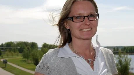 NY BOENDEFORM. Först nu börjar det komma hus med ägarlägenheter i landet, säger Helena Olofsson, sakkunnig i boendefrågor på Konsumentverket.
