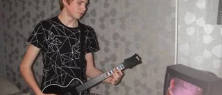 Tobias vann Guitar Hero under Dreamhack
