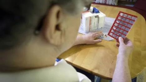 Hilma (fingerat namn) fyller snart 80 år och tar 16 olika piller varje dag för krämpor som exempelvis hjärtproblem, kärlkramp, urinvägsinfektion, problem med magen och för att förebygga gikt och blodproppar. "Nej, jag tycker inte det är otäckt att äta så många mediciner, jag tar dem bara, oftast tillsammans med maten".