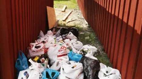Sopor, sopor och ännu mer sopor. Resultat av en festivalhelg med drygt 32 000 besökare.