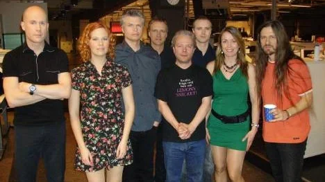 Johan Piribauer & Gruvtolvan är aktuella med sitt självbetitlade album och med spelningar både i Sverige och utomlands. Från vänster: Lars Strasse Strand, Kajsa Norén, Ronald Wikström, Torgny Sandgren, Anders Sundqvist, Lennart Sandgren, Maud Rombe och Johan Piribauer.