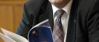 Landshövdingen vägrar ge upp kampen
