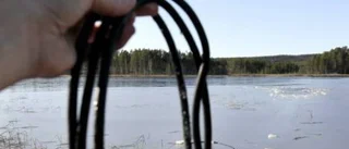 Polis nära drunkna under rånarjakten