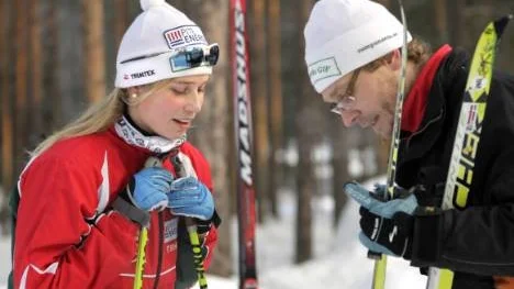 Maria Sundström, Strömnäs GIF, resonerar valla med pappa Rickard. Blått och lite lila blev det visst.