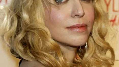 Courtney Love kommer snart med en ny skiva, kanske under gruppnamnet Hole.