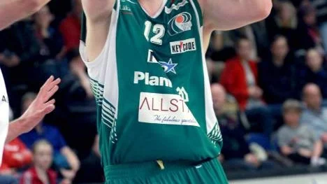 Johan Åkesson blev stor (210 centimeter) matchvinnare när Plannja vann den tredje SM-semifinalen mot Uppsala. (arkivbild)