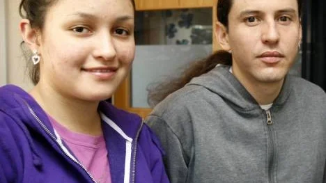 Skolan skickar inte bara ut volontärer i världen utan tar även emot frivilligarbetare från andra länder. Just nu är Andrea Fúnes, Honduras och Ricardo Mojica, Colombia, i Älvsbyn. "Människor är vänliga här i Sverige, men det tar tid innan man verkligen lär känna dem", säger Andrea Fúnes.