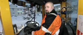 Snöröjarna kör så det ryker