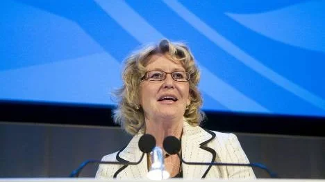 Både Lärarförbundet och Lärarnas Riksförbund stöder Piteås lärarkår som är emot stämpelklockor i skolan. "Det handlar om en stor misstro mot hela lärarkåren", sägerMetta Fjelkner, ordförande i Lärarnas Riksförbund.
