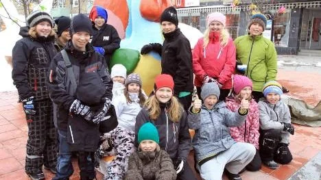 Eleverna i klass 4-5 från Munksundskolan fick lämna in förslag på hur de ville att Tuppen skulle se ut. Sedan röstade de fram två vinnande förslag.