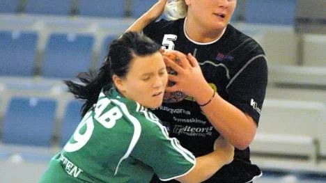 Pernilla Fahlgren, till höger, är tillbaka i Lillpites handbollslag. Hon kommer att bli en viktig kugge den här säsongen.