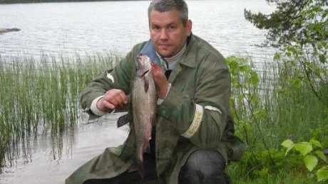 GRANN HARR. Igor Kouznetsov tog snabbt ledningen i harrklassen med den här baddaren, som vägde 1.225 gram och var 43 centimeter.
