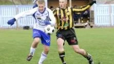 TRIST HELG. Per Ekervhén och hans IFK Luleå kämpade hårt borta mot Umedalen - men med en man mindre under 70 minuters spel orkade laget inte.