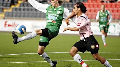 Bodens BK - Syrianska Botkyrka IF. Bodens nr 9 Johan Isaksson gjorde flera försök på mål utan att lyckas.
Foto: Josefin Wiklund