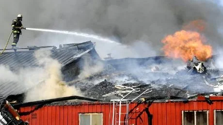 Kronan brand F4 spirans brinner ned