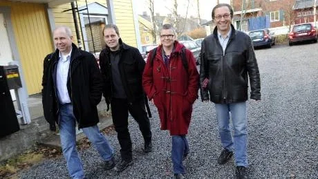 STOPPA JAKTEN! Sluta jaga arbetslösa och sjuka. Det är mottot för den kampanj som vänsterpartistiska riksdagsledamöter har. Från vänster Torbjörn Björlund, Kalle Larsson, Marianne Berg och Egon Frid. Foto: Roland S  Lundström