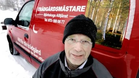 KRITISK. Trädgårdsmästaren Helmer Björkstad säger att det nya HUS-avdraget är orättvist och snårigt och har skickat ett remissyttrande till finansdepartementet.Foto: Eija Dunder