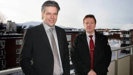 invigning. HSB Norrs vd Jesper Josbrant och Gällivares kommunalråd Tommy Nyström invigde de nya hyresrätterna i Gällivare. Foto: Anneli Lindgren