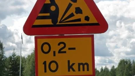 ignoreras. En vanlig skylt längs E10 som inte tas på allvar.