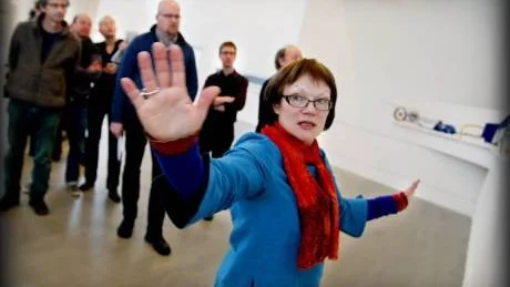 STÖRSTA UTSTÄLLNINGEN. Britta Marakatt-Labba visar sin utställning inför vernissagen på Bildmuseet i Umeå på lördag. I december ställer hon ut på Konsthallen i Luleå.Foto: ABEBE ASPRES