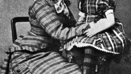 FÖRFATTARE. Victoria Benedictsson med dottern Hilma. Benedictsson hade en kort och intensiv författarkarriär och räknas nu som en av de viktigaste svenska 1800-talsförfattarna.