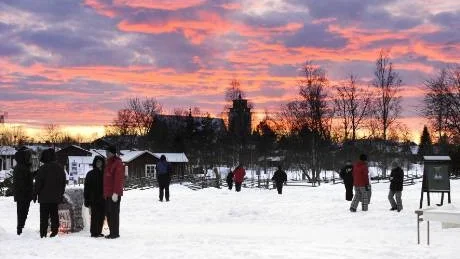 fantastiska färger. Eldfest på Hägnan då passade himlen på att glöda på sitt allra vackraste vis.Foto: PETRA ISAKSSON