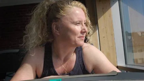 KÄMPE. "Smärtan syns inte utanpå och det har också varit mitt mål. Jag vill inte gå omkring och se lidande ut", säger Eva Norlén.