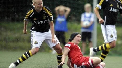 I åska, blåst, regn och storm föll Camilla Johansson och Piteå IF borta mot AIK. Framför allt var hemmalagets kvitteringsmål 20 sekunder innan halvtid minst sagt snöpligt.