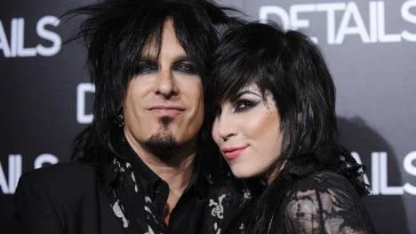 Nikki Sixx låter lyrisk när han pratar om sin flickvän, tatuererskan Kat von D.
