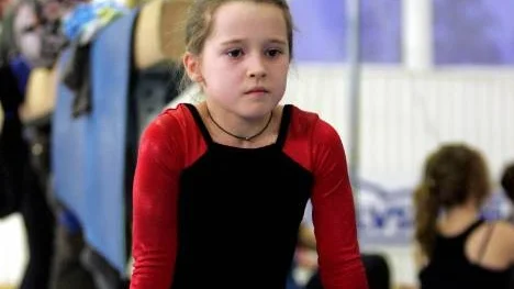 Nioåriga Hanna Axelsson från Umeå fick maxpoäng i piksittande i golvbarr.
