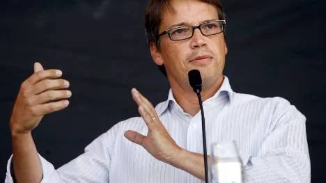 Socialminister Göran Hägglund har backat från tanken om att privatisera apoteksväsendet. Apoteket AB kommer även fortsättningsvis att vara basen för svensk läkemedelsförsäljning. (Arkivbild)