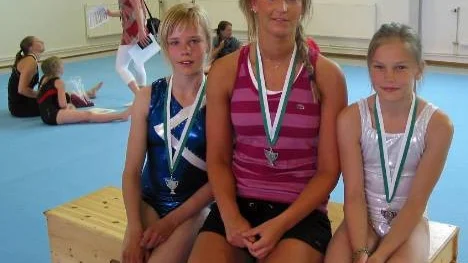 Tre silvermedaljer tog IFK Arvidsjaur GK hand om vid lördagens Anatoli Cup.  Från vänster Tove Lestander, Sandra Nyman samt Wilma Landström.