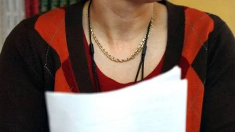 Kommunalrådet Helena Stenberg förklarar på en bloggsida på nätet att hon vill göra lucia mer sexigt. Citaten är förfalskade och upprör kommunalrådet.